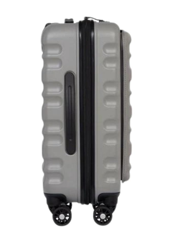 Antler - The Clifton Cabin with Pocket has all the features of our best-selling Clifton cases, with the added benefit of a chic but practical front pocket. - Image 1
