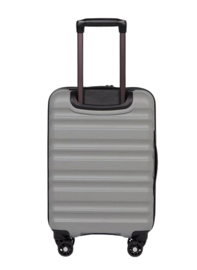 Antler - The Clifton Cabin with Pocket has all the features of our best-selling Clifton cases, with the added benefit of a chic but practical front pocket. - Image 1
