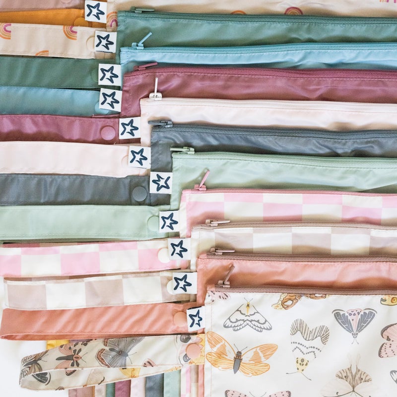 Tiny Twinkle Mess Proof Wet Bags | 2-Pack Reusable Waterproof Wet Bags for Swimsuits | Baby Clothes | Travel & Diaper Bag (Sage, Charcoal) - Image 5