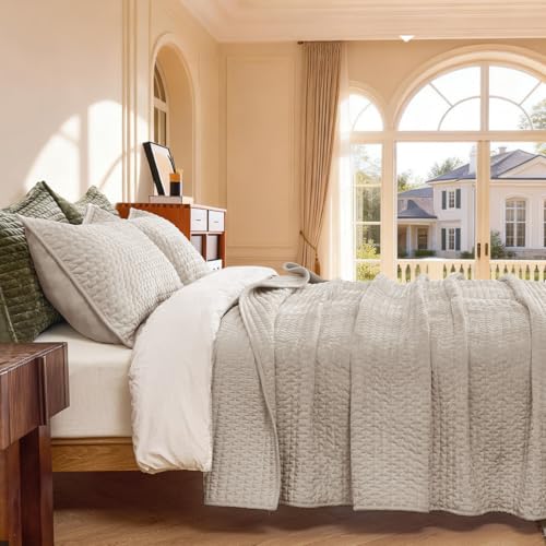 COCOPLOCEUS Luxury Velvet Quilt Set Oversized King Size 120x128 Striped Pick Stitch 3 Piece Bedspread with 2 20x36 Pillow Shams Soft Coverlet Bedding Set Lightweight Comforter for All Season Beige - Image 2