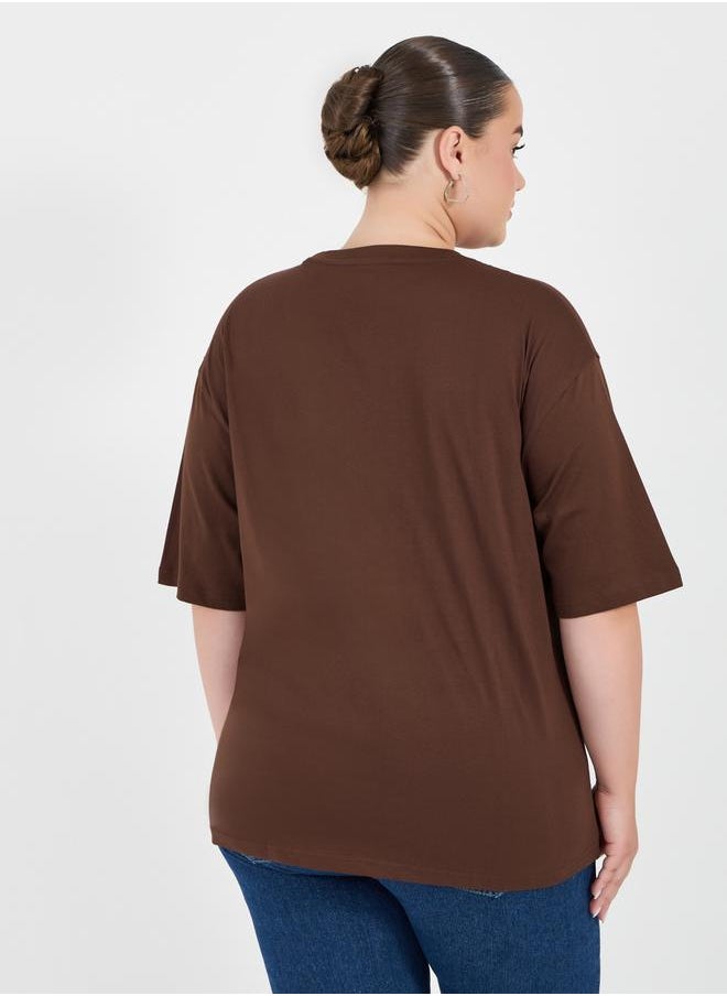 Styli Plus Size Slogan Print Round Neck T-Shirt  - Image 4