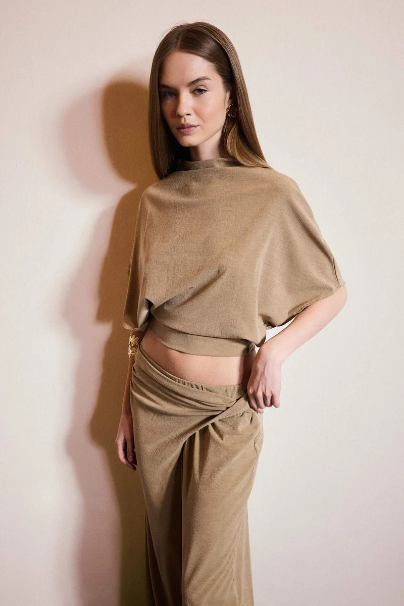 ديفاكتو Slim Fit Half Turtleneck Crepe Short Sleeve T-Shirt