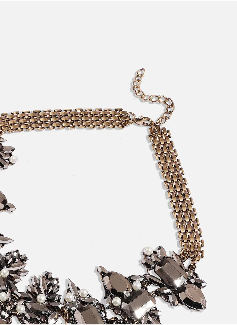 SOHI Metallic Minimal Stone Studded Necklace