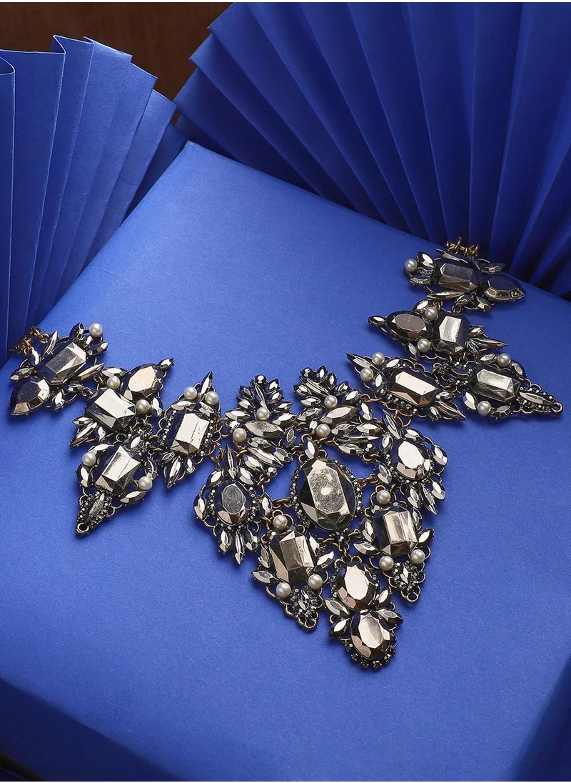 SOHI Metallic Minimal Stone Studded Necklace