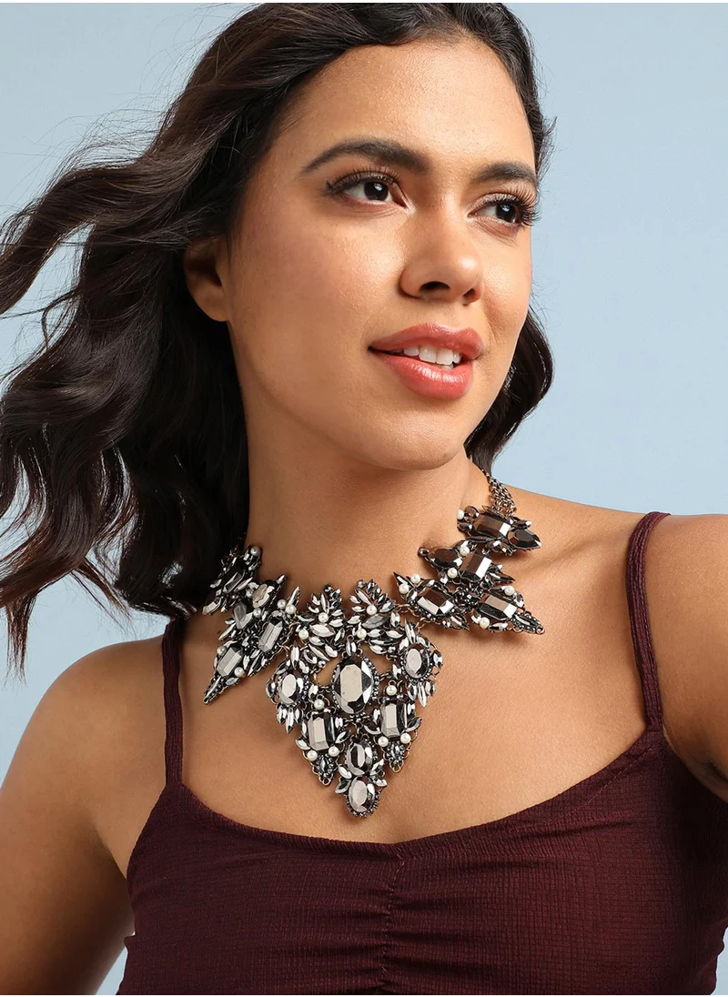SOHI Metallic Minimal Stone Studded Necklace