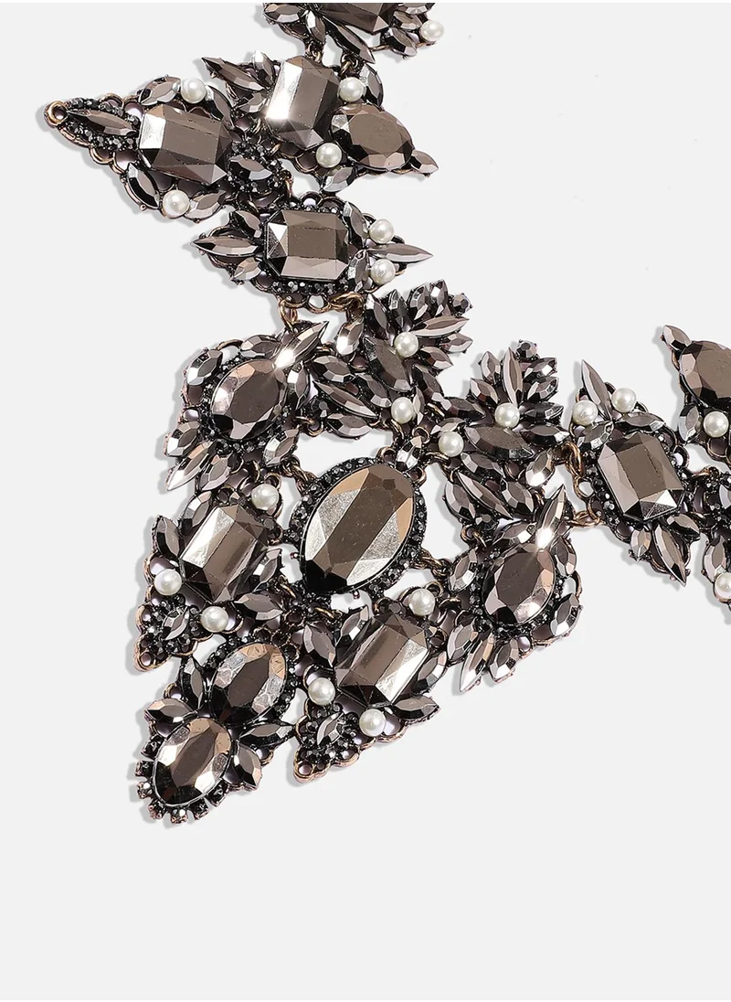 SOHI Metallic Minimal Stone Studded Necklace