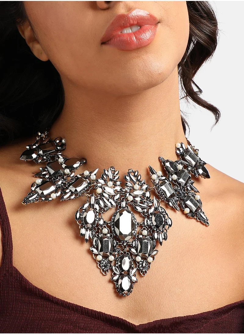 SOHI Metallic Minimal Stone Studded Necklace