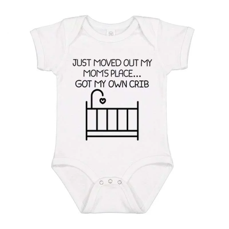 Matching Family Outfits Just Moved Out My Mom’s Place Got My Own Crib Baby Bodysuit – Funny Infant Onesie with Crib Graphic, Cute Newborn Outfit, Soft Cotton Baby Romper, Baby Shower Gift