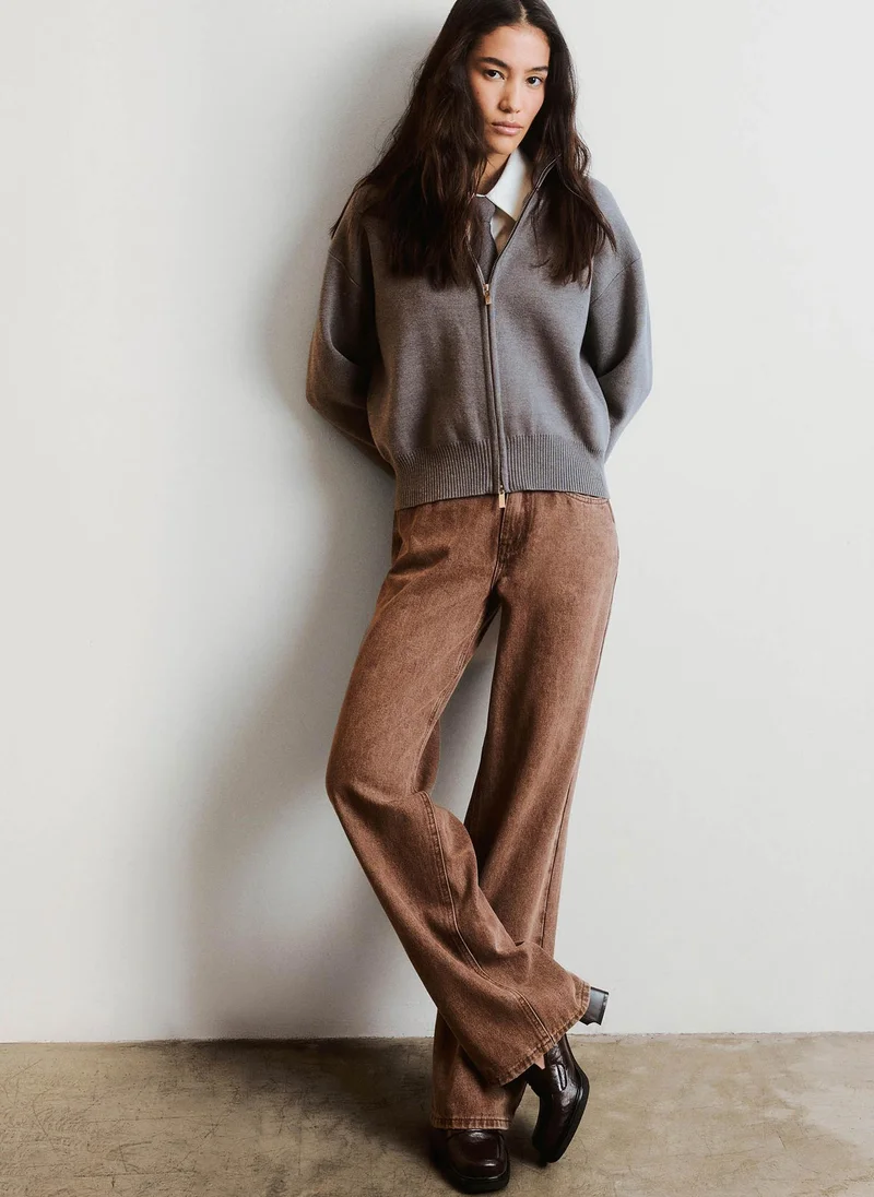 Straight cut jeans in bright denim