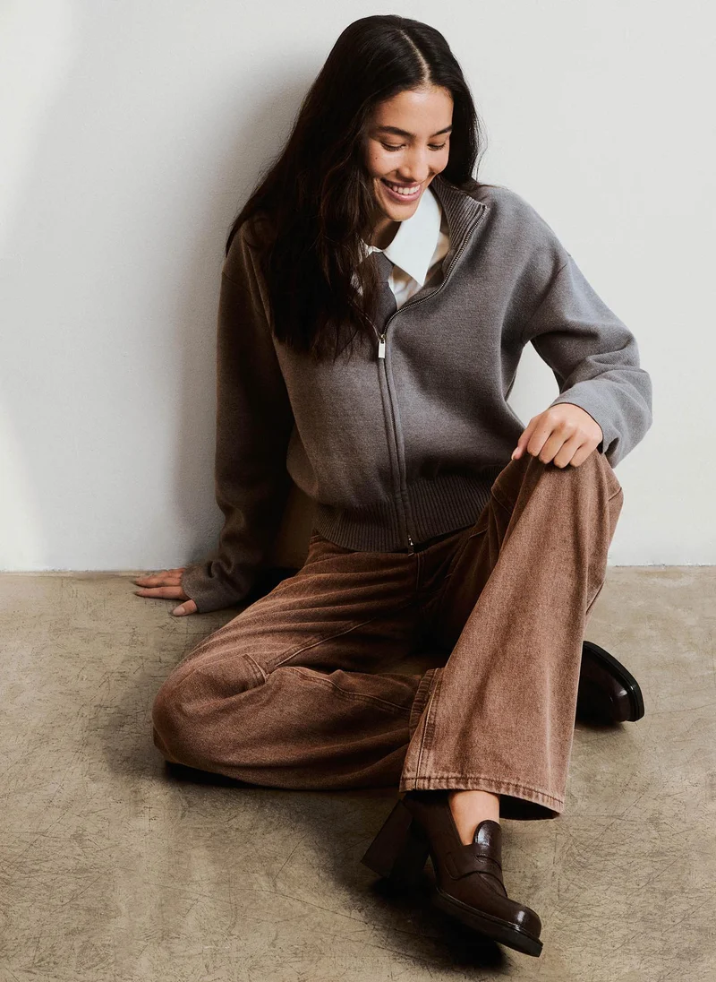 ليتشي جينز بقصة مستقيمة من الدنيم اللامع