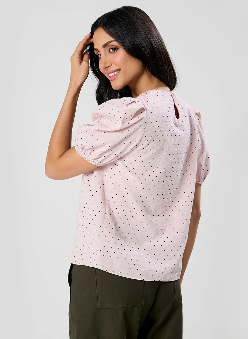 Zigzag Curved Neck Cut Short Sleeve Top