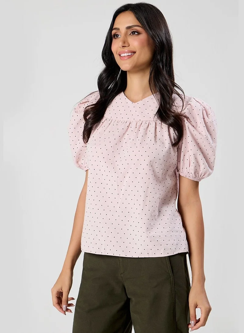 Zigzag Curved Neck Cut Short Sleeve Top