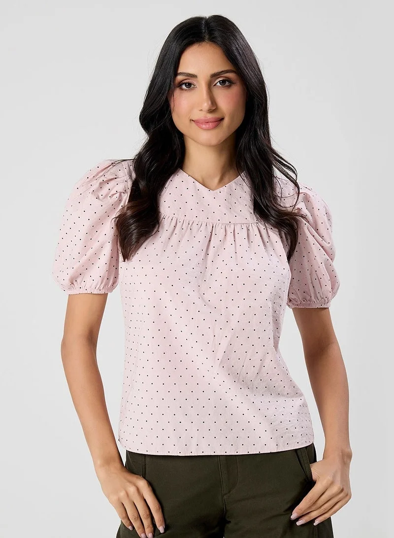 Zigzag Curved Neck Cut Short Sleeve Top