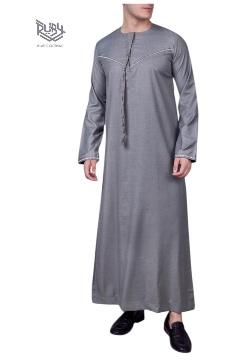 روبي للملابس الإسلامية ثوب إماراتي رمادي كلاسيكي للرجال مع سحاب وتطريز متقن، قفطان رجالي برقبة دائرية وأكمام طويلة، رداء موسلين سعودي - Image 2