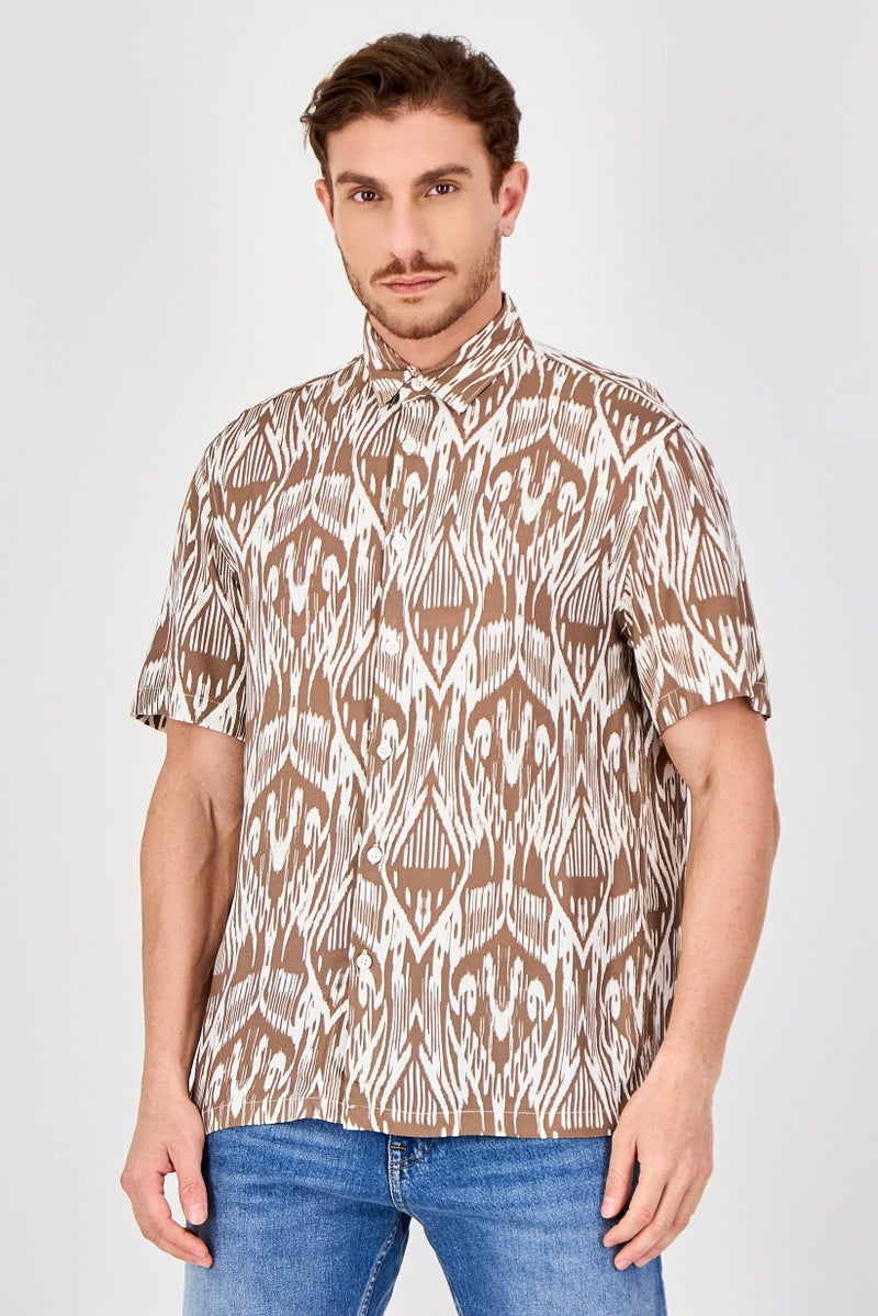 Celio قميص رجالي بقصة عادية بأكمام قصيرة وطباعة شاملة، متعدد الألوان - Image 1