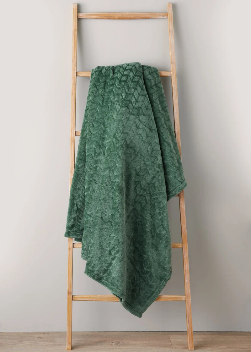 Matalan Green Embossed Fleece Throw (200cm x 250cm)