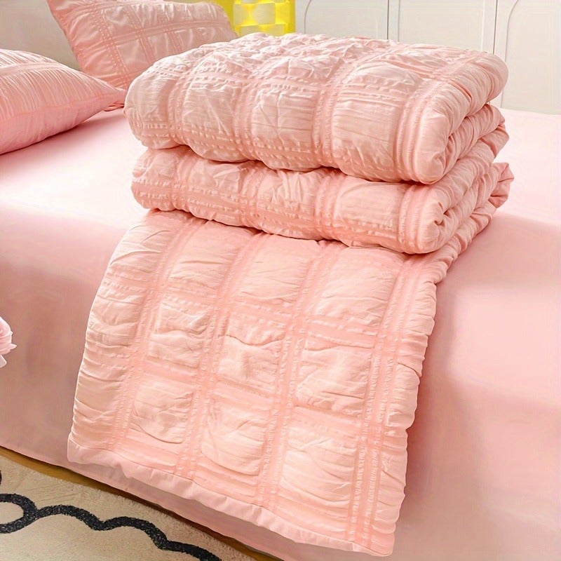 Lightweight Summer Quilt - Breathable Seersucker, Soft & Comfortable Bedding for All Seasons, Perfect for Bedroom Decor - Image 1