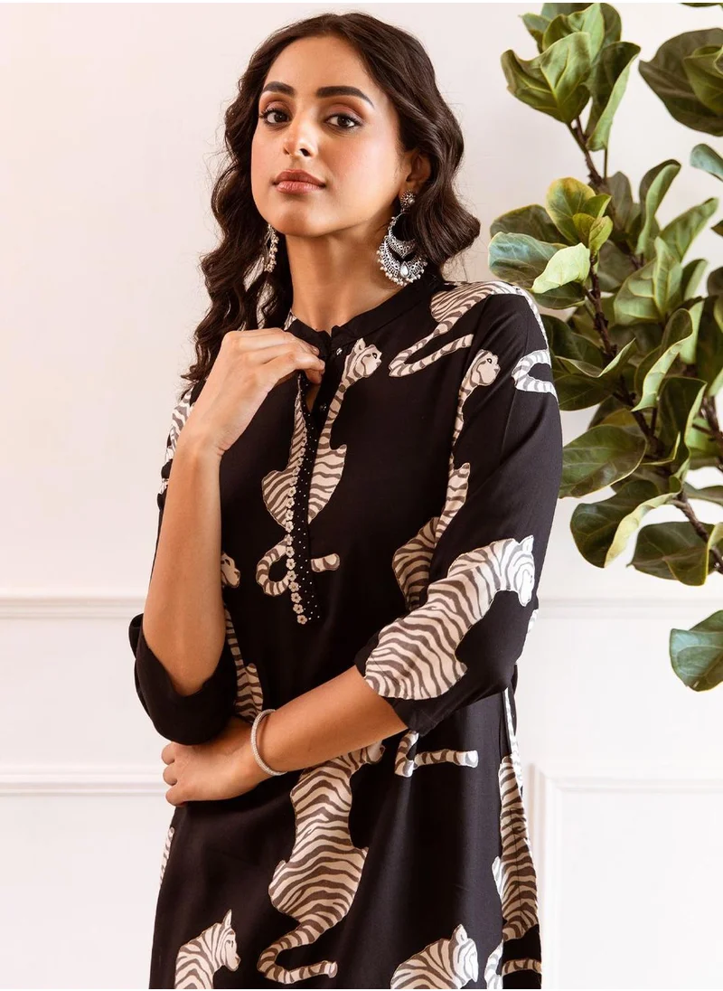 آي شين Regular Fit Embellished Pattern Round Neck Neck Three-Quarter Sleeve Black Colour Knitted Rayon Kurta Set for Women with Mid-Rise Closure - Designed with Style and Comfort