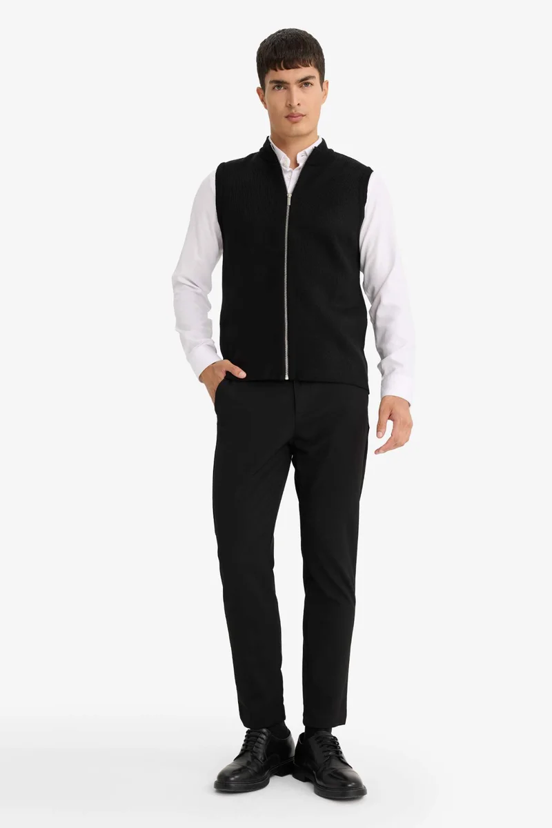 ديفاكتو Standard Fit Turtleneck Knitwear Vest