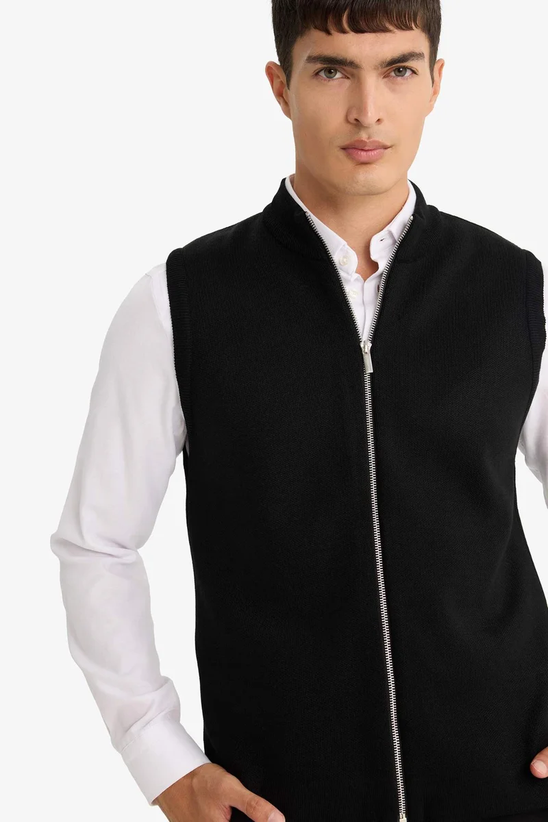 ديفاكتو Standard Fit Turtleneck Knitwear Vest