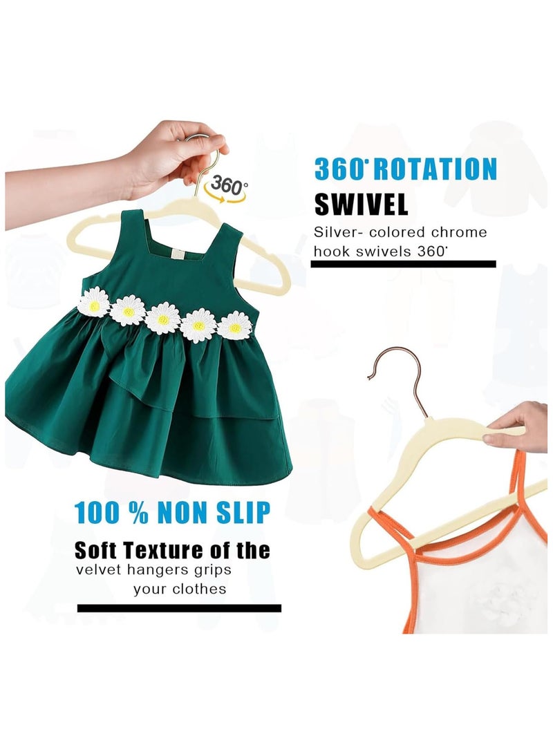 رات سو مجموعة من 30 شماعة ملابس أطفال مخملية للأطفال الرضع والأطفال الصغار مع خطاف دوار 360 درجة، تصميم على شكل كتف مسنن لملابس الأطفال، شماعات ملابس متينة وقوية - Image 2