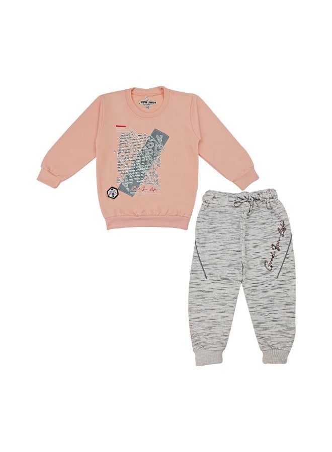 طقم كاليفورنيا للأولاد من القطن مكون من قطعتين، سويت شيرت بطبعة جرافيكية "Passion" وبنطال رياضي رمادي، ملابس رياضية كاجوال بأكمام طويلة للارتداء اليومي، للأعمار من 1 إلى 6 سنوات - Image 1