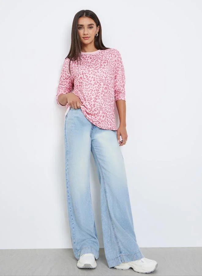 ستايلي تيشيرت بطبعة ليوبارد مع أكمام طويلة
