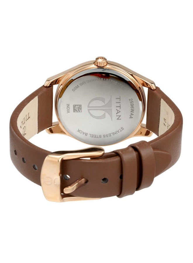 TITAN ساعة تيتان ووركوير التناظرية ذات القرص الأزرق وحزام جلد بني للنساء -2596WL03 - Image 4