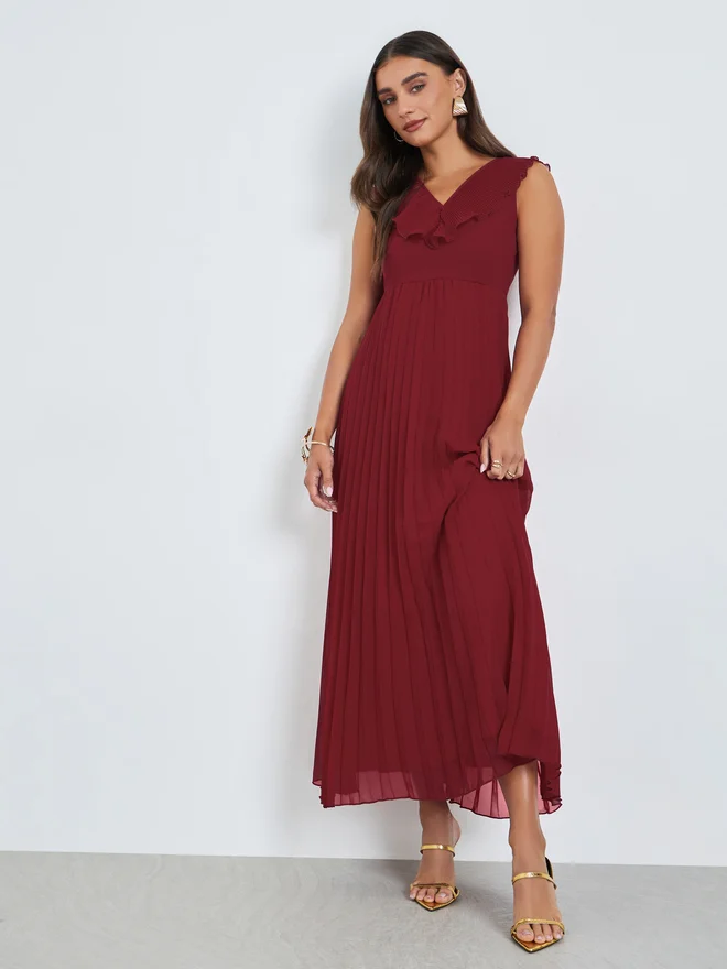 Styli Red Sleeveless Pleated Maxi Dress