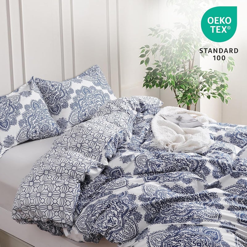 PHF غطاء لحاف بيزلي فائق النعومة بحجم كوين، مجموعة بياضات مطبوعة 3 قطع، مجموعة غطاء لحاف بنمط مريح على طراز المزرعة مع 2 غطاء وسادة، إغلاق بسحاب و 8 روابط، 90"x90"، أزرق ملكي وأبيض - Image 4