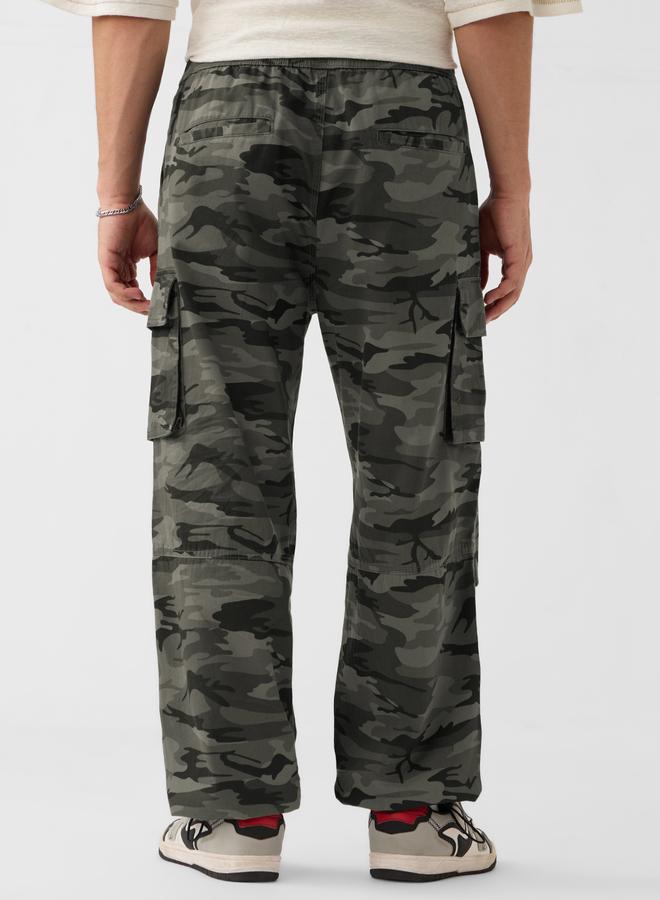 ذا سوليد ستور بنطال باراشوت كارجو بطبعة كامو - Image 4