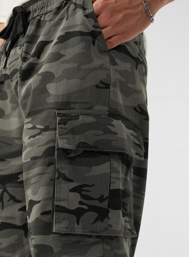 ذا سوليد ستور بنطال باراشوت كارجو بطبعة كامو - Image 5
