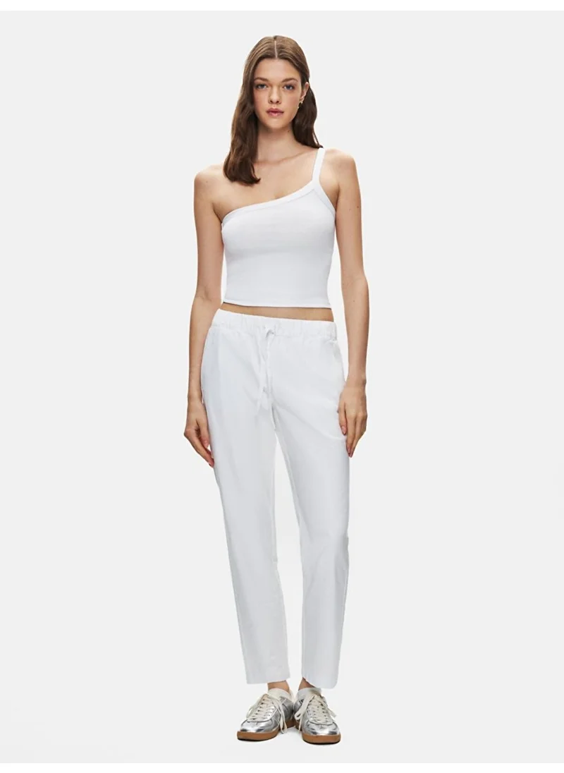 ال تي بي White trousers