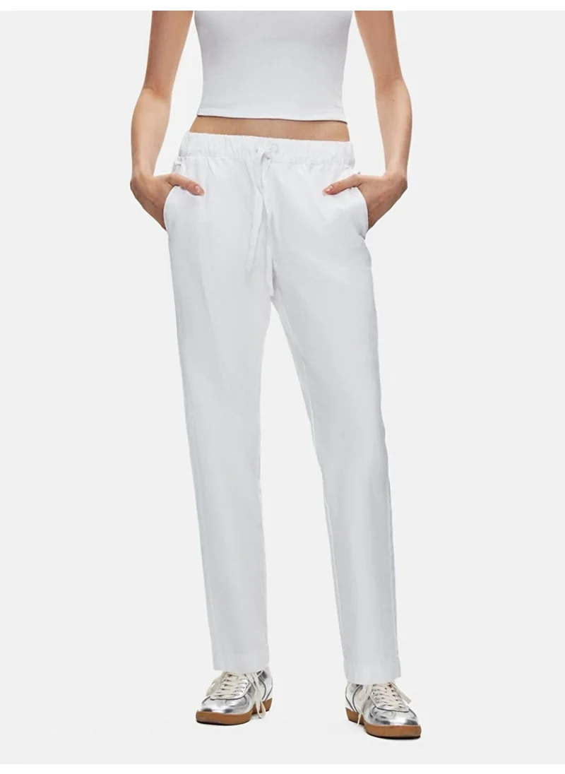 ال تي بي White trousers