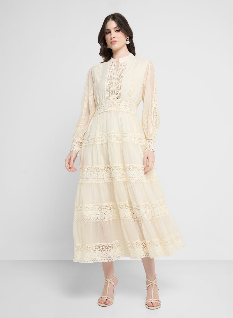 خزانة فستان ميدي دانتيل بطبقات - Image 1