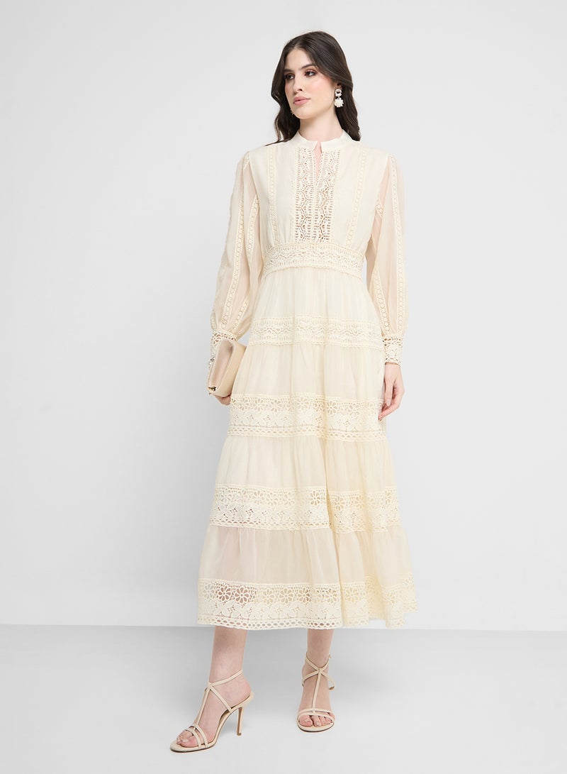 خزانة فستان ميدي دانتيل بطبقات - Image 4