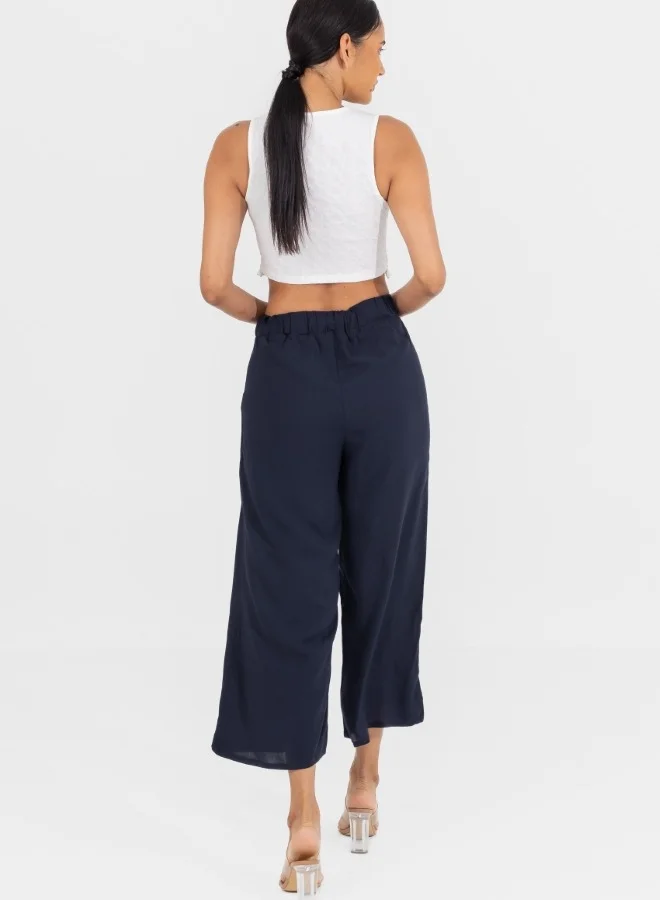 HaILYS Sleeveless Textured Crop Top with Tassel Hem - White