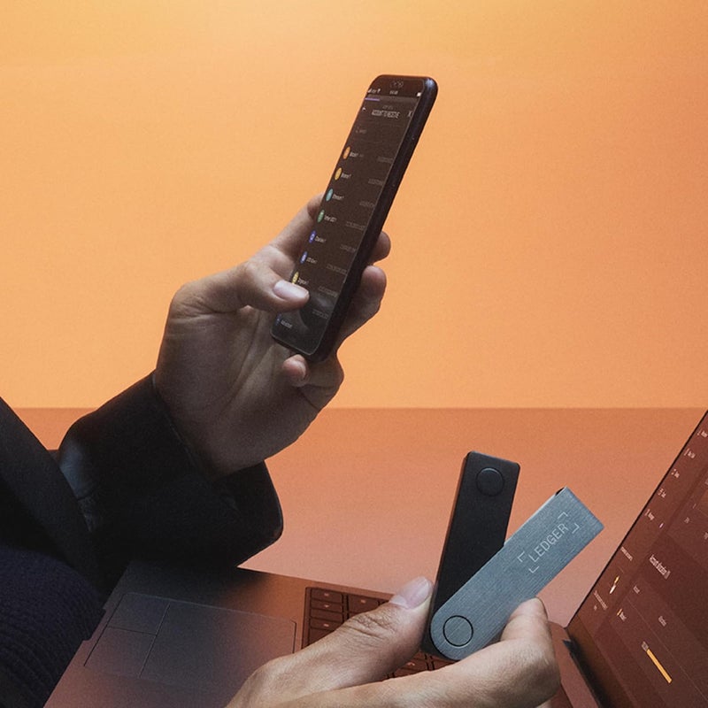 Ledger محفظة العملات الرقمية Nano X (زرقاء الياقوت) - بلوتوث - أفضل طريقة لشراء وإدارة وتنمية جميع أصولك الرقمية بأمان - Image 3