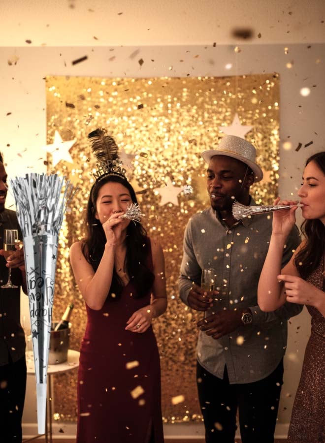 Feelings قرن السنة الجديدة السعيدة مع خيوط اللمعان - 20 سم - فضي - مجموعة من 6 - Image 4