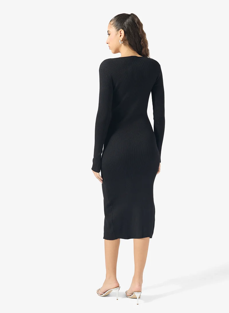 جينجر بيسيكس فستان محبوك بأزرار