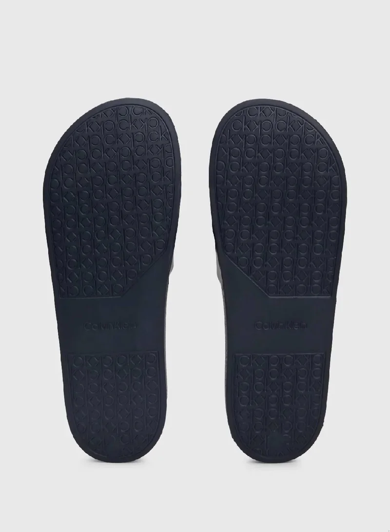 كالفن كلاين شبشب مزين بشعار العلامة التجارية