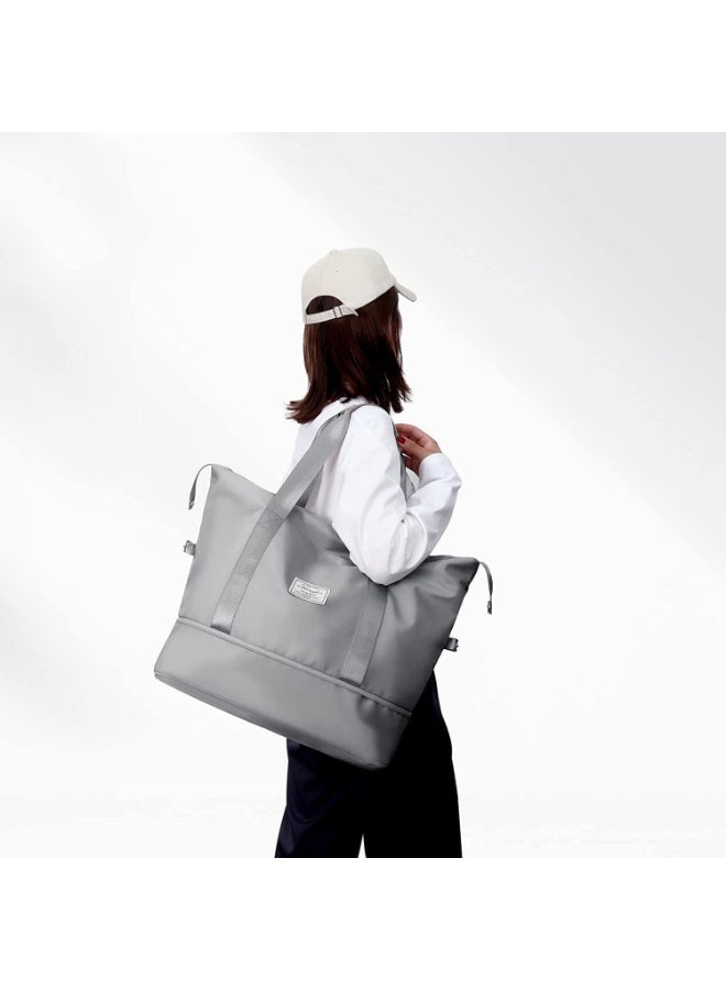 A multi-purpose bag that folds easily, features a front pocket and a top zipper, and can be attached to the handle of a suitcase. Designed to combine style, comfort, and practicality, this bag is available in gray. - Image 2