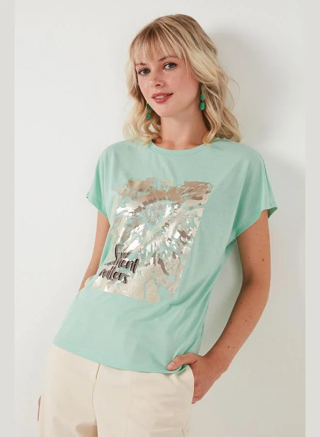 ليلا تيشيرت نسائي ليلا مطبوع بياقة دائرية وقصة عادية