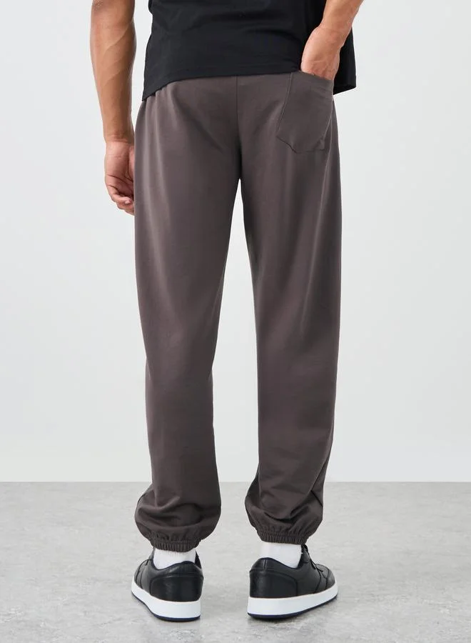 Styli Styli Men Coffee Brown Solid Pintuck Relaxed Fit Joggers