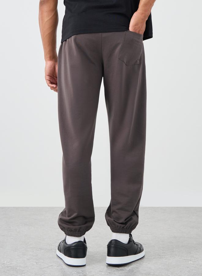 Styli Styli Men Coffee Brown Solid Pintuck Relaxed Fit Joggers  - Image 4