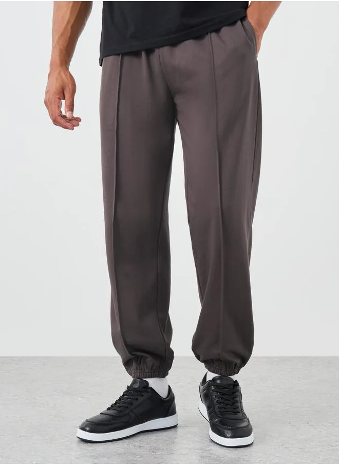 ستايلي Styli Men Coffee Brown Solid Pintuck Relaxed Fit Joggers