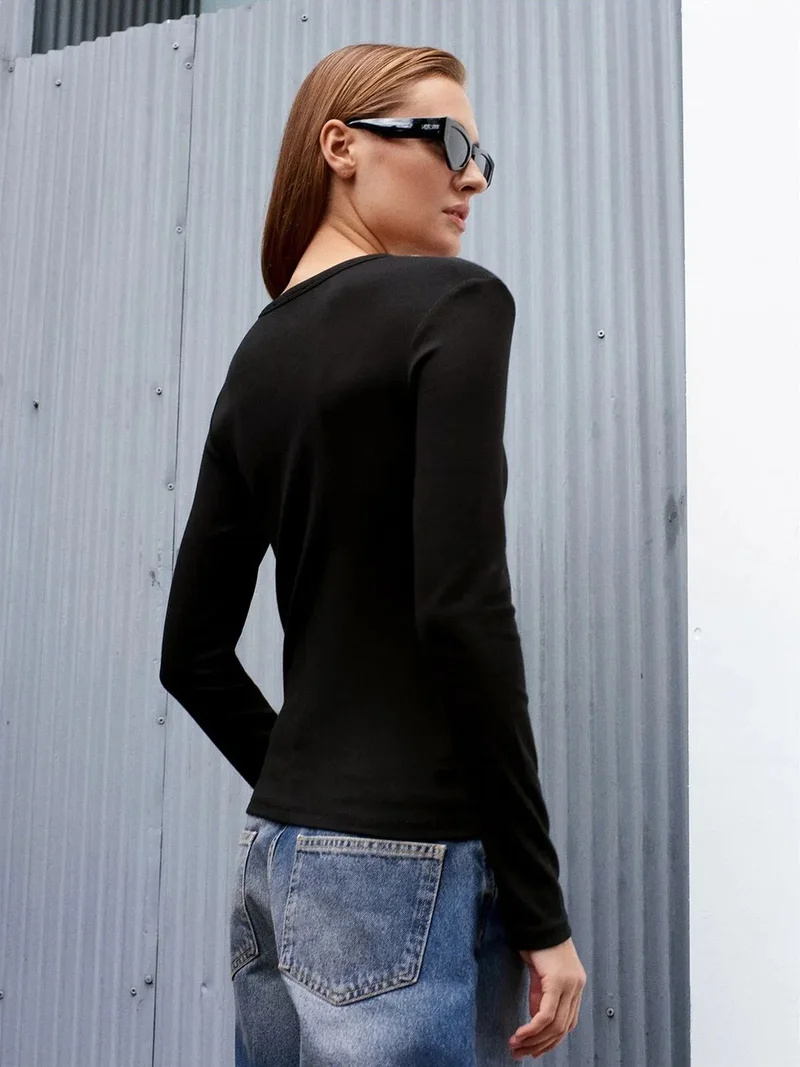 Dilvin DILVIN Ribbed Crew Neck Button Blouse
