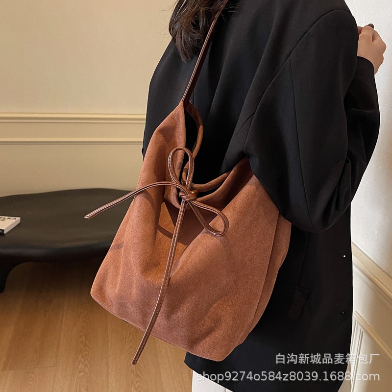 High-Quality Texture Factory Large Bags Women'S Commuter Tote Bag Large Capacity Suede Underarm Bag - Image 3