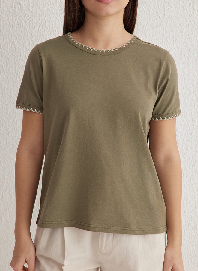 trendyol Khaki 100% Cotton Contrast Stitch Detail Basic Crew Neck Knitted T-Shirt - Image 3