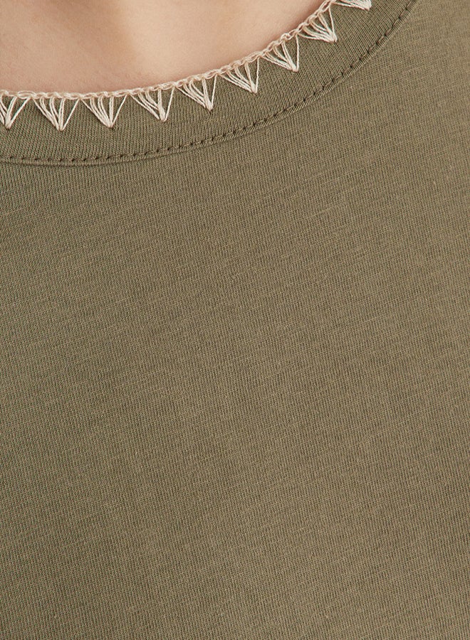 trendyol Khaki 100% Cotton Contrast Stitch Detail Basic Crew Neck Knitted T-Shirt - Image 4